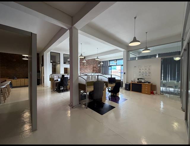 186M² BUILDING TO LET IN WOODSTOCK